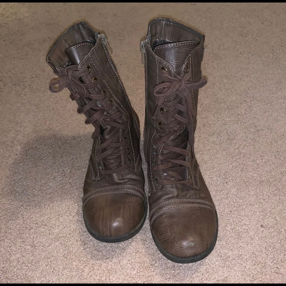 Combat boots